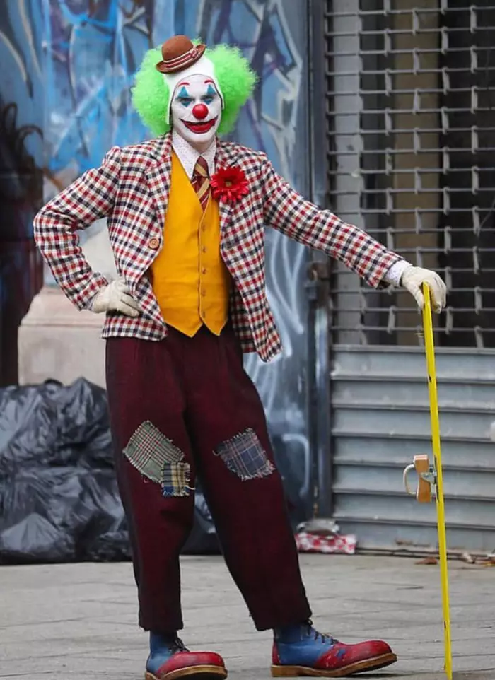 Is this the Joker we deserve? Are you people okay? (beware spoilers) - Joker, Spoiler, Social Psychology, Family, Mum, Movies, Longpost