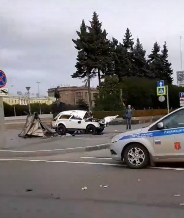 Nimble pedestrian - downed pedestrian - Road accident, Crash, A pedestrian, On red, Video, Saint Petersburg