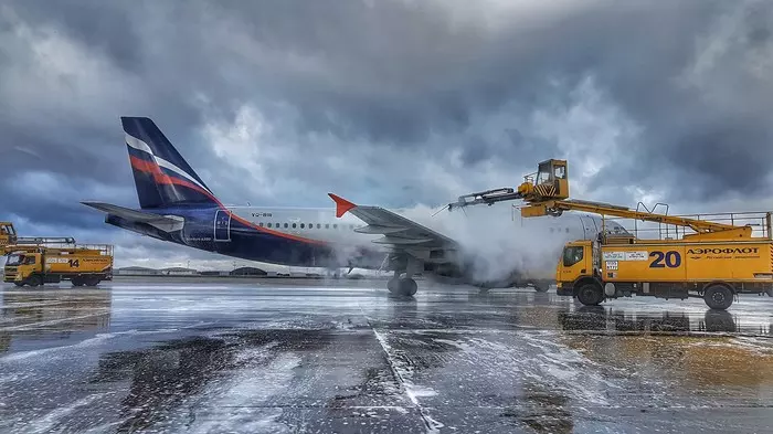 Winter is coming.... - My, The airport, Passenger aircraft, The photo