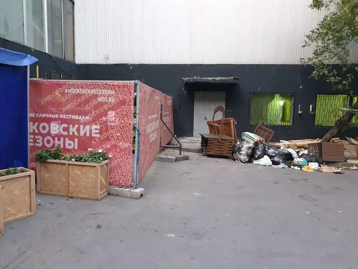 Garbage and rats on Novy Arbat - My, Moscow, Novy Arbat, Cao, Rat, Garbage, Unsanitary conditions, Video, Longpost