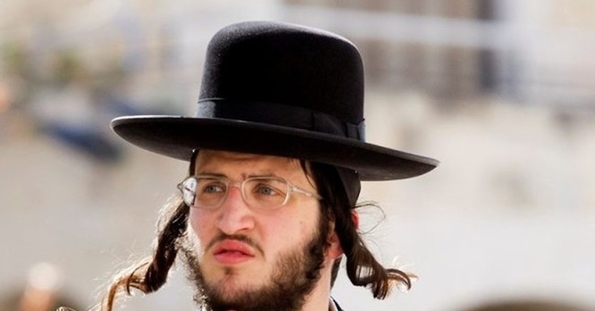 Нашел еврей пачку денег. Найти еврейку. Хасид ортодокс. Парень с пейсами. Найти еврейку.