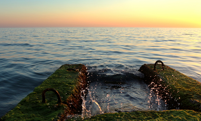 На море перед закатом
