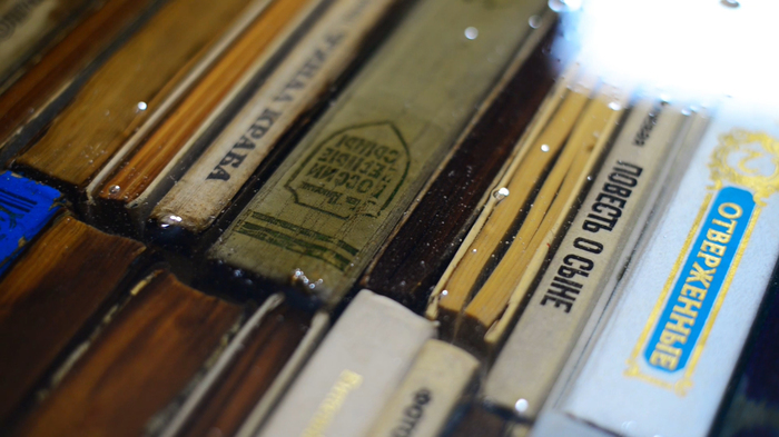 Делаем стол из эпоксидной смолы и старых книг. Мебель, Эпоксидная смола, Стол из эпоксидки, Работа с деревом, Реставрация, Крафт, Стол, Видео, Длиннопост