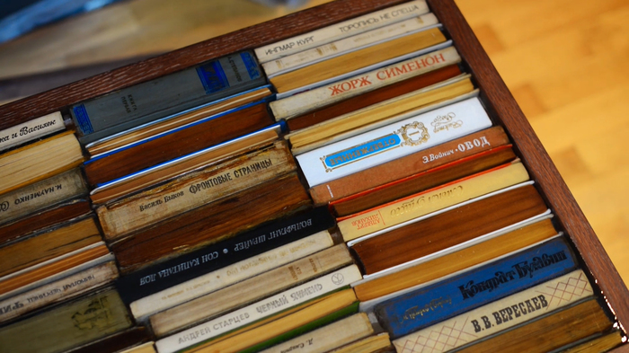 Делаем стол из эпоксидной смолы и старых книг. Мебель, Эпоксидная смола, Стол из эпоксидки, Работа с деревом, Реставрация, Крафт, Стол, Видео, Длиннопост