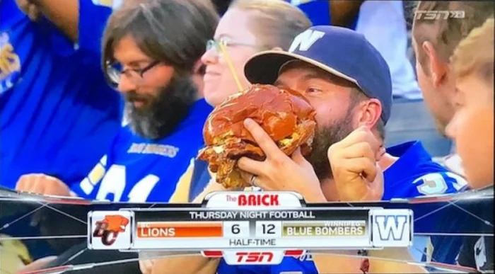 This is Love - The photo, Food, Burger, Love, Kiss cam, Kiss