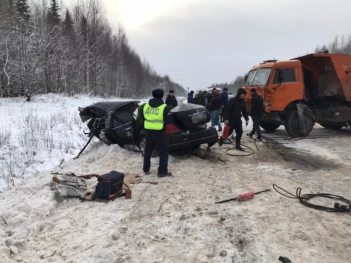 Две аварии и один ребёнок. - Моё, ДТП, Скорая помощь, Нарушение ПДД, Трагедия, Киров, Негатив