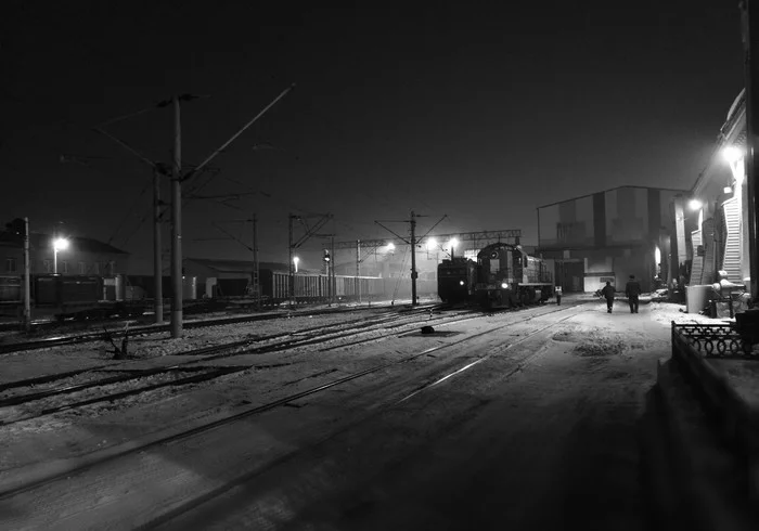 Night depot - My, Mobile photography, A train, Black and white photo, Railway, Stock