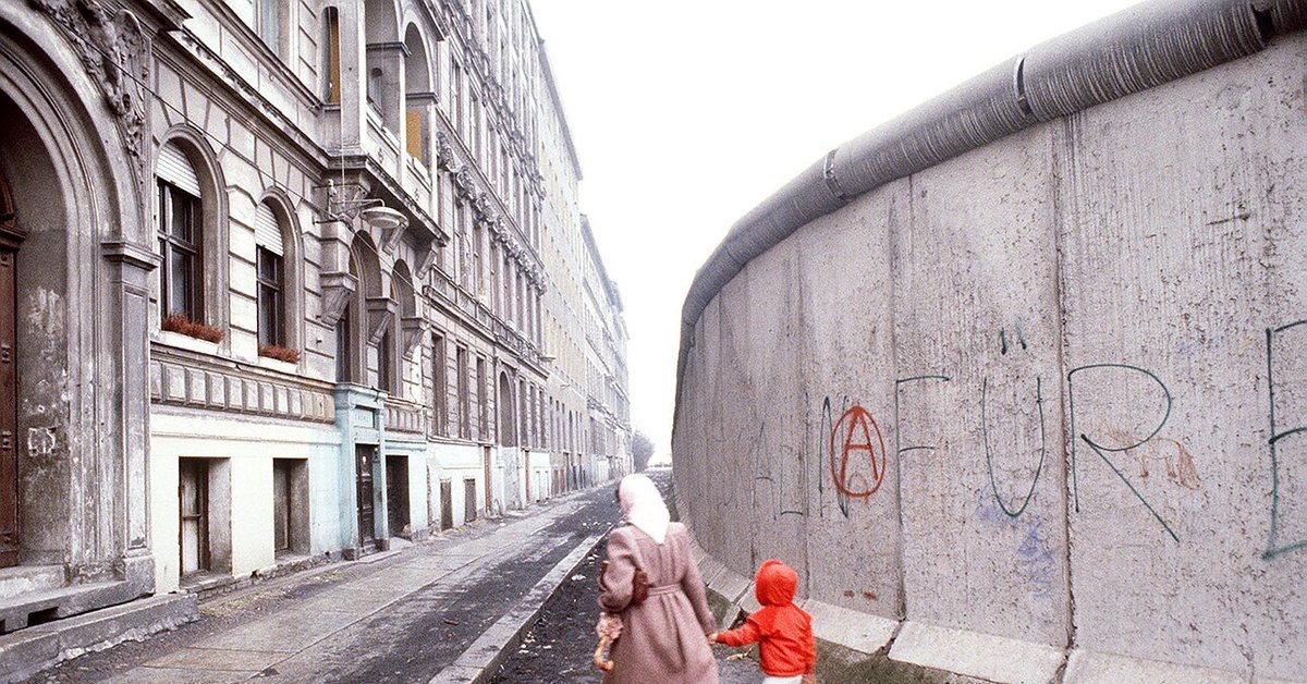 Гдр стена в берлине. Германия Берлин стена. Берлинская стена Берлин. Берлинская стена 1960. Западный Берлин стена.