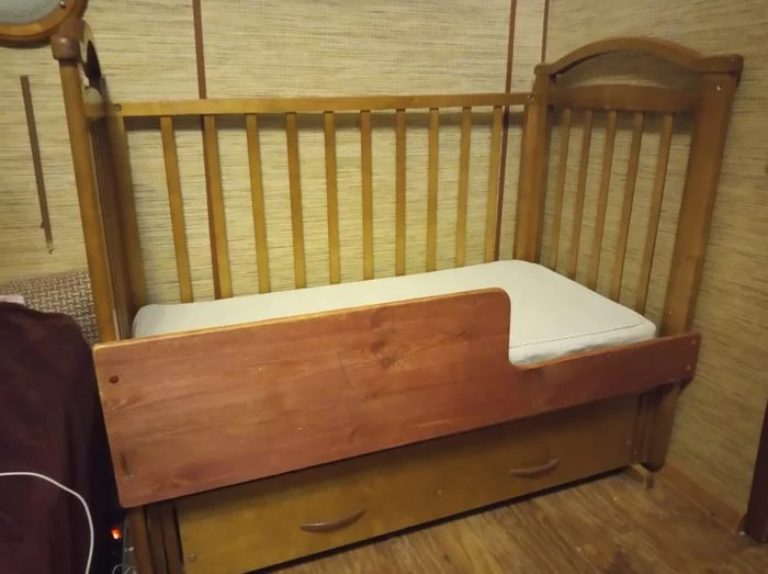 Cot for a small child free of charge / free of charge - My, Bed, Is free, Children, Moscow, Longpost