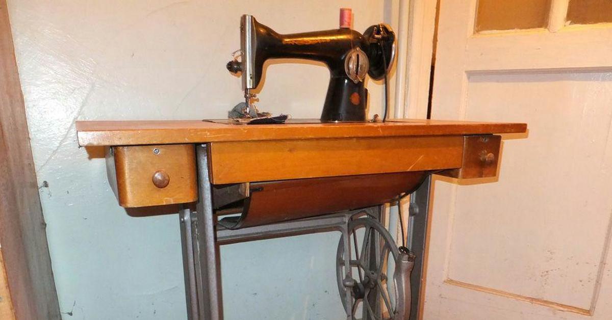 Швейная машинка перестала двигать ткань: причины проблемы и ее решение
