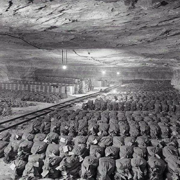 Part of the gold reserves of the Third Reich. More than 7000 bags, photo from 1945. - From the network, Third Reich