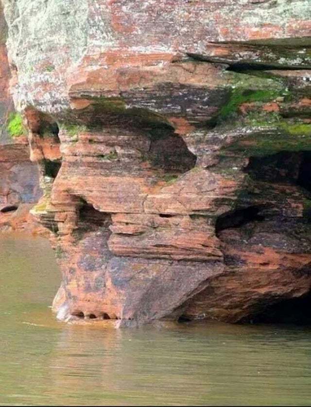 Skull from Rock in Indonesia - Scull, The rocks