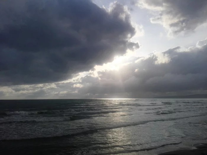 Again I am with my sea and gorgeous sky) - My, Sea, Black Sea, Sky, Sunset, cat, Photo on sneaker, Longpost