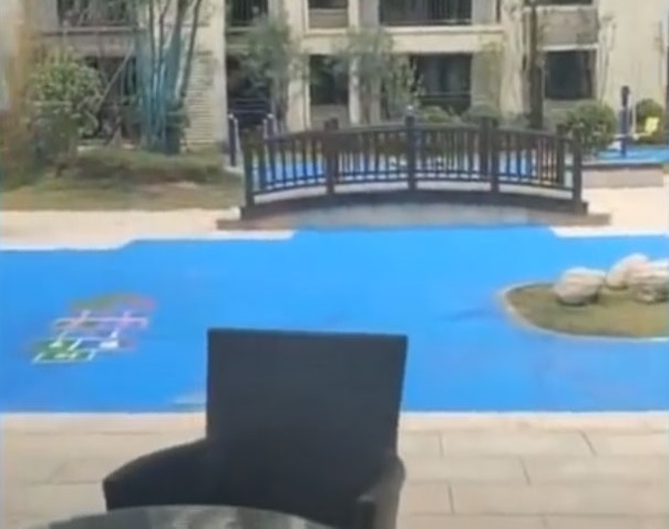 Покупатели квартир получили от застройщика пластиковое «озеро»