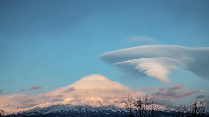 Lenticular clouds in Kamchatka - My, Canon, Kamchatka, The photo, Clouds, Lenticular clouds, Koryaksky Volcano