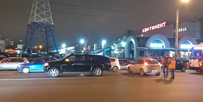 Blocked the tram lane and left - My, Неправильная парковка, Auto, Car, Autoham, Violation of traffic rules, Parking Wizard