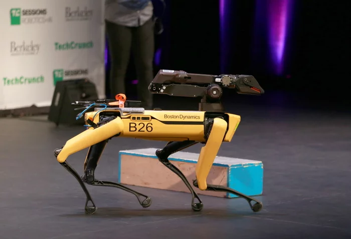 Американская полиция начала применять робособак Boston Dynamics Собака, Робот, Полиция США, Интересное, Технологии, Удивительное, Гифка, Длиннопост