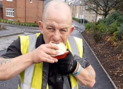 Workers have rethought the concept of street food and are preparing lunch in the asphalt - Food, Cooking, Inventions, Savvy, Fast food, Freaks, Cockney, Video, Longpost