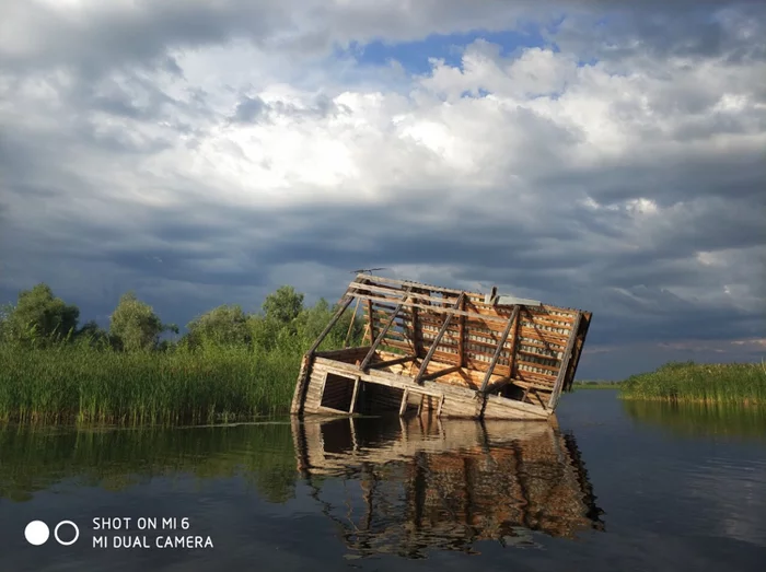 Sunken Bath - My, The photo, Bath, Volga, Mobile photography