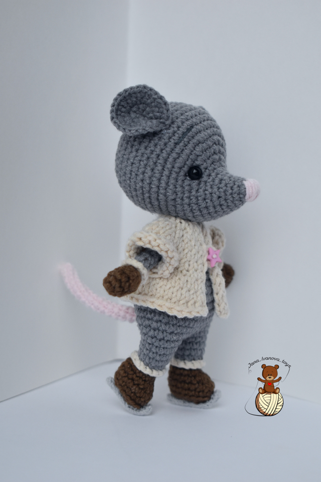 Mouse on skates - My, Mouse, Knitted toys, Amigurumi, Handmade, Longpost, Needlework without process