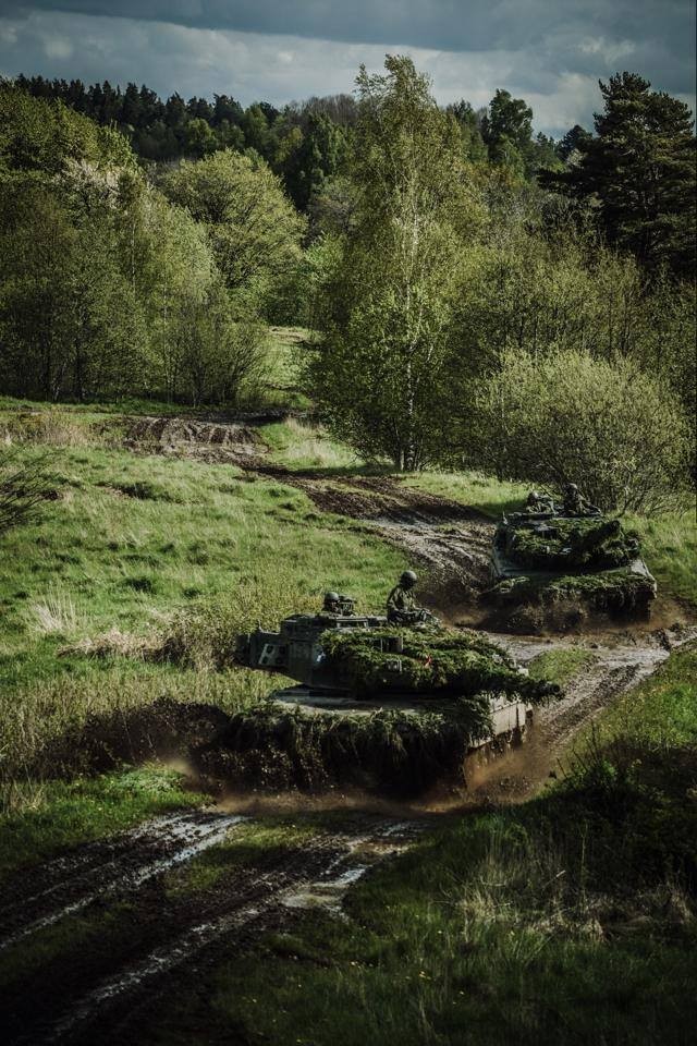   , , Leopard 2, 