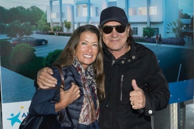 AC/DC singer donates $335,000 worth of real estate - AC DC, Brian Johnson, Charity, Video