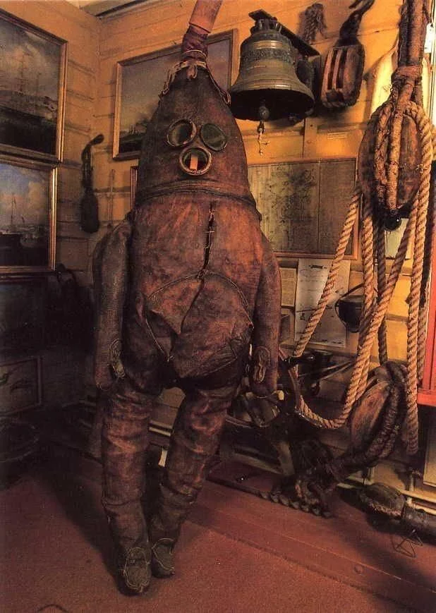 Oldest diving suit (18th century) - Reddit, Translation, Story, Diving suit