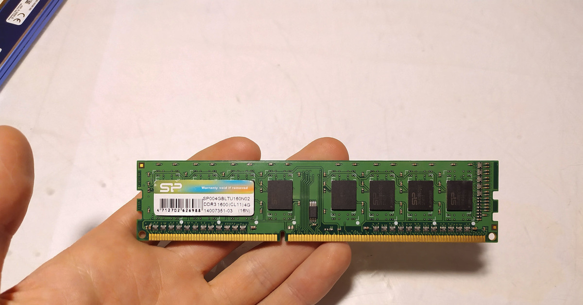 Плашки памяти 4 гб. Оперативная память ддр4 4 ГБ. Оперативная память ДНС 4 ГБ ддр3. Плашка ddr3 4gb. 24 ГБ оперативной памяти.