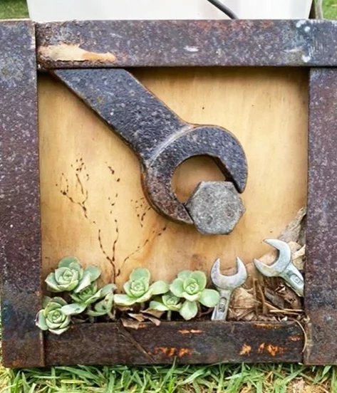 Feeding the chicks - Birds, Wrench