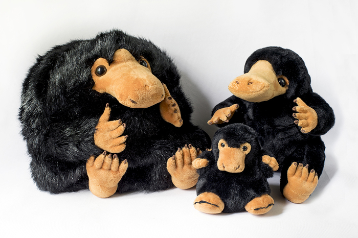 Нюхли, слева рюкзак