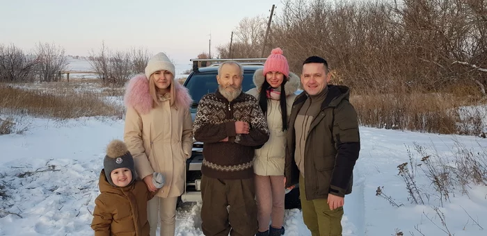 Congratulated the hermit grandfather in an abandoned village - My, No rating, New Year, Grandfather, Hermits, Village, Loneliness, Holidays, Kindness, Video, Longpost