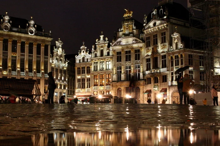 Brussels by night - My, Night shooting, The photo, Canon 400D, Long exposure, Brussels, Rain