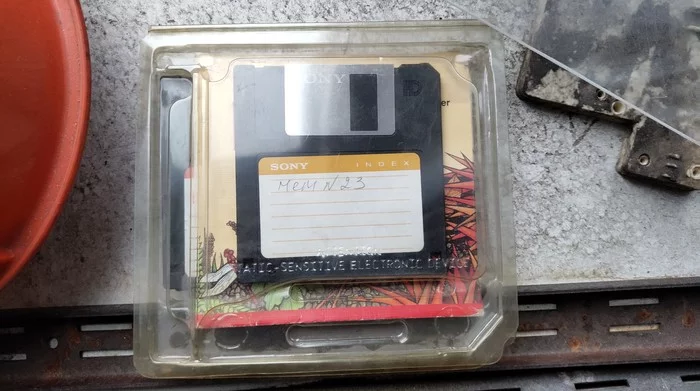 The correct attitude towards the memes of our grandfathers)) - My, Abandoned, Diskette