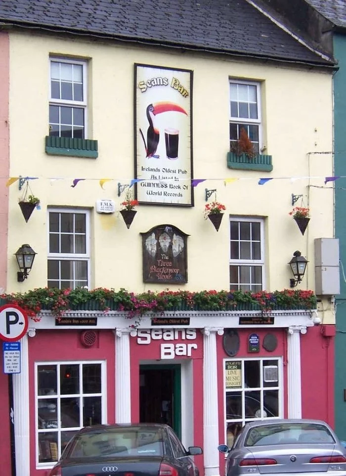 Top 5: Oldest Pubs in the World - Longpost, A pub, The photo