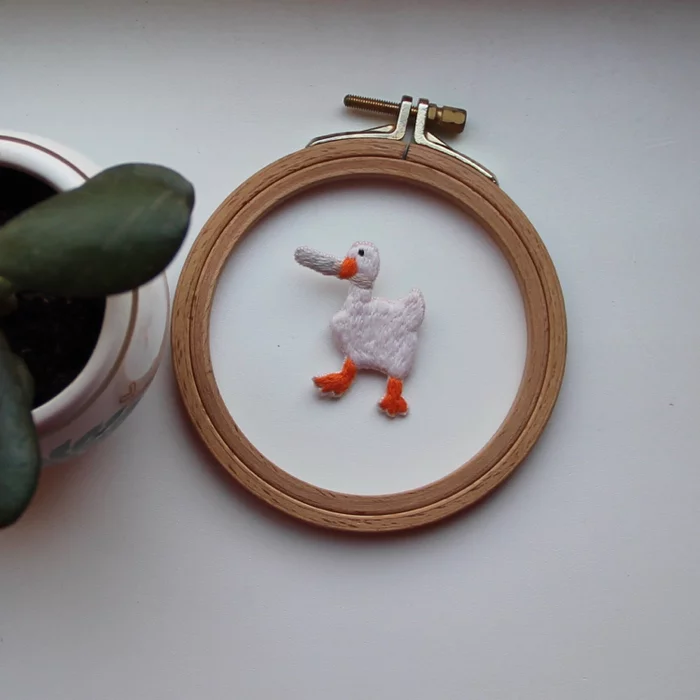 Embroidered brooch “Untitled Goose with Knife” - My, Untitled Goose Game, Games, Brooch, Handmade, Needlework, Longpost, Needlework without process