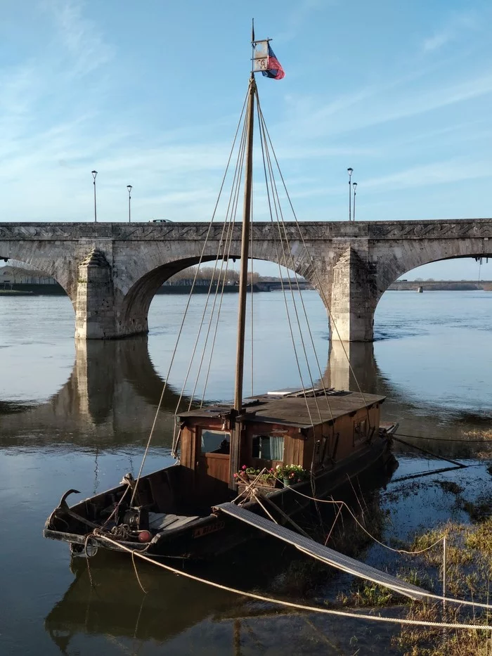 House on the water - My, Mobile photography, France, Houseboat, House on the water, Loire
