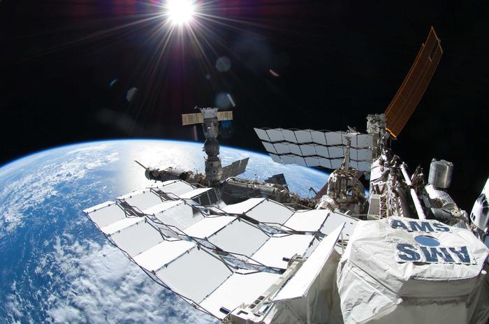 Астронавты завершили работы по ремонту магнитного альфа-спектрометра за бортом МКС МКС, Космос, Выход в космос, NASA, Esa, Астронавт, Длиннопост