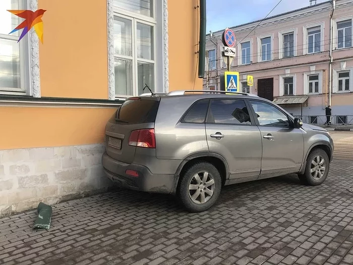 В Рязани автомобиль без водителя врезался в здание музея Солженицына - Новости, Жизнь, Происшествие, Александр солженицын, Музей