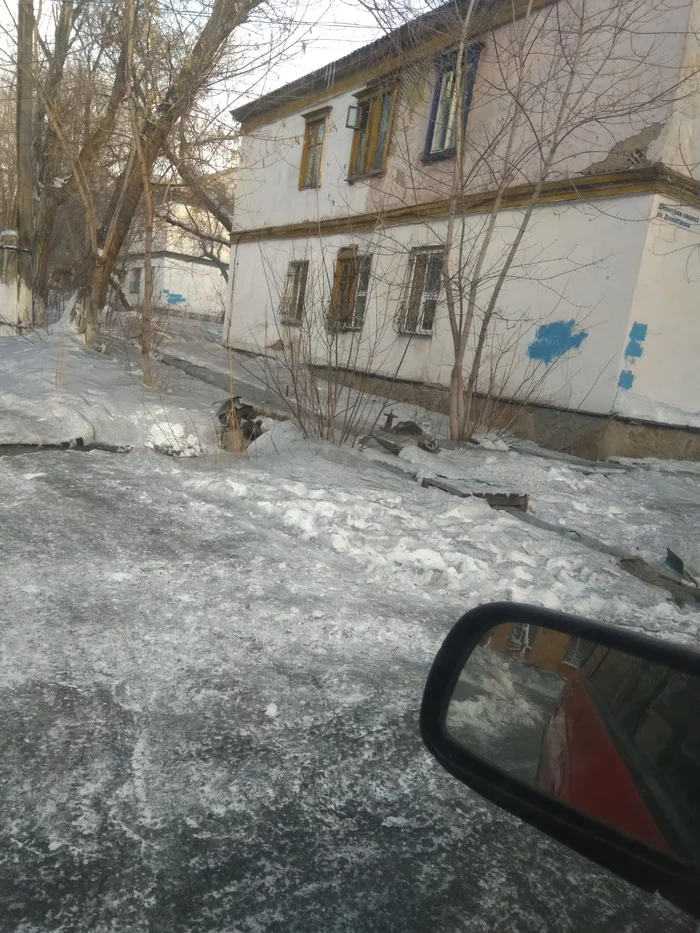 In a black-black city on black-black streets... - My, Temirtau, Snow, Dirt, Soot, Longpost