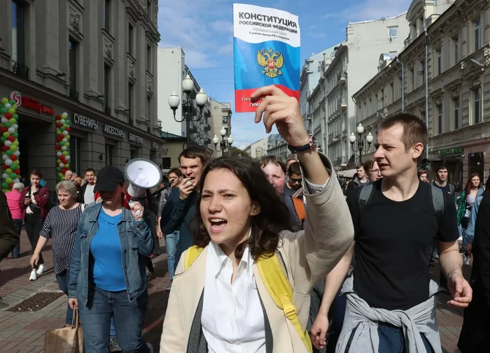 И снова про поправки в конституцию - Политика, Конституция, Ольга Мисик, Видео, Длиннопост