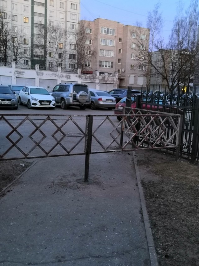 In Pskov, a businessman rented a street and fenced off pedestrians - Society, Pskov, Businessmen, Ren TV, A pedestrian, Video, news, Negative, Longpost