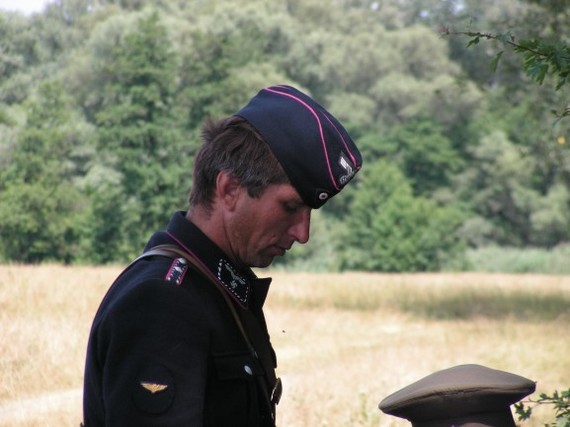 Reply to the post “In the West they believe that in this photo a German soldier and a Red Army woman are kissing at a parade in 1939. What is it really like?” - Exposure, Fake, Historical reconstruction, The photo, Crimea, Accordion, 2007, Fake, Reply to post, Longpost