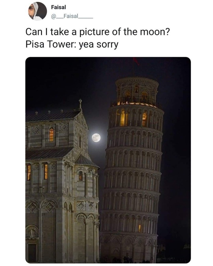 Пизанская башня и луна
