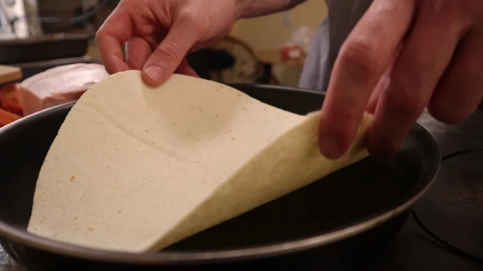 Quick pizza in a frying pan - My, Food, Recipe, Pizza, Video recipe, Bakery products, Preparation, Video, Longpost, Cooking