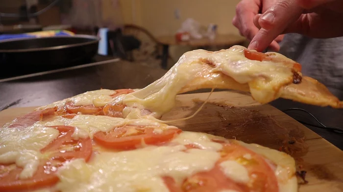 Quick pizza in a frying pan - My, Food, Recipe, Pizza, Video recipe, Bakery products, Preparation, Video, Longpost, Cooking