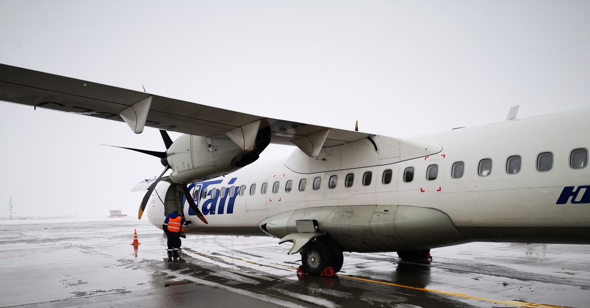 Атр 72. Самолет винтовой ATR 72. АТР 72-500. ATR 72-500 самолет. ATR 72-500 самолет производитель.