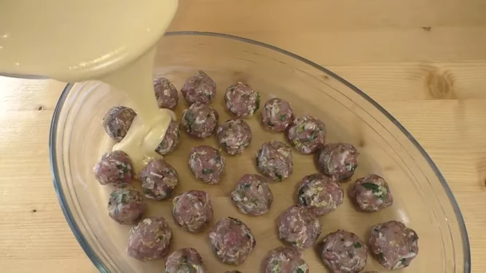 Заливной пирог с мясными шариками Кулинария, Рецепт, Еда, Пирог, Заливной пирог, Другая кухня, Выпечка, Пирог с мясом, Видео, Длиннопост