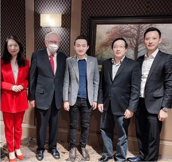 Warren Buffett Meets Crypto Billionaires - Cryptocurrency, Memes, Warren Buffett, Asians