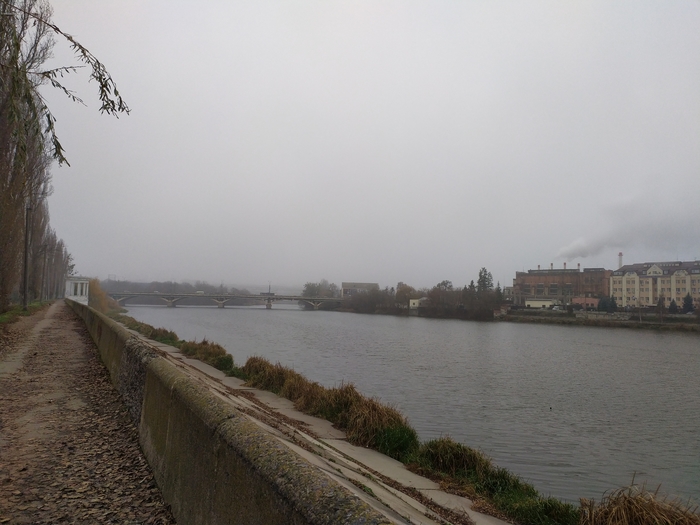 Почему ты такой хмурый? В жизни же столько красок...