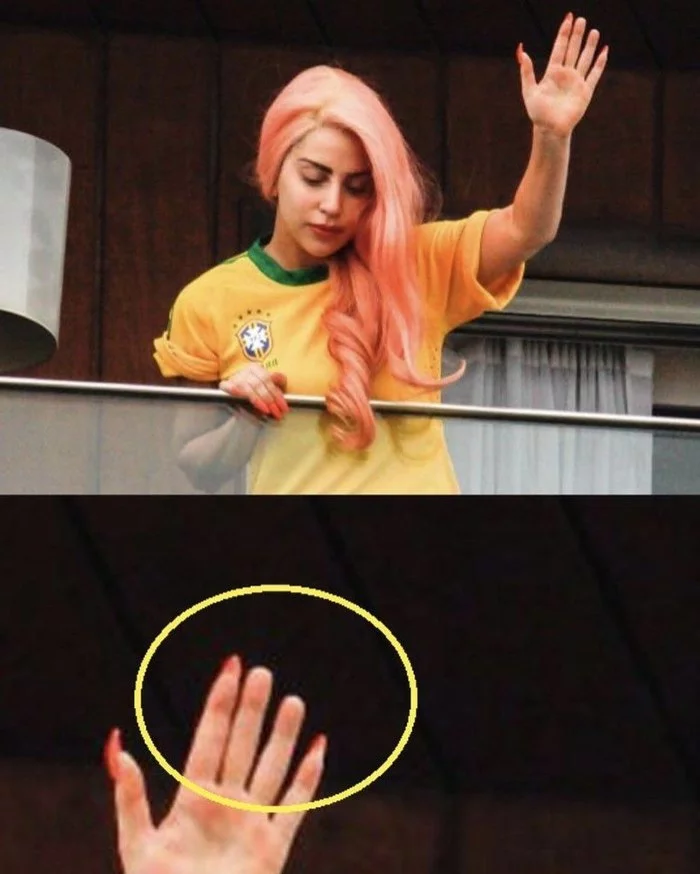 Two fingers instead of a boy. Lady Gaga knows a lot about joy - Lady Gaga, Joy